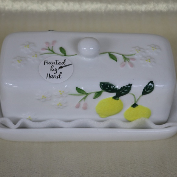 LANG by DESIGN EMBOSSED LEMONS FLORAL CERAMIC BUTTER DISH PLATE WITH COVER - NEW - Picture 4 of 4